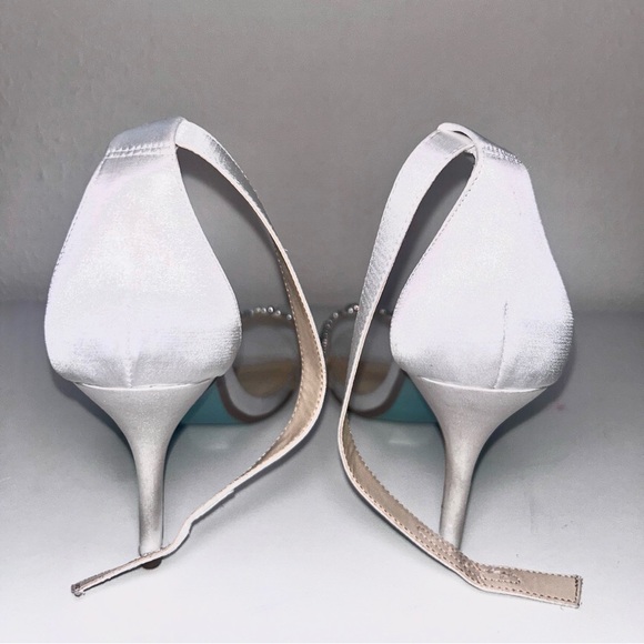 Betsy Johnson White sparkly sandals. SZ 11 - Picture 4 of 4